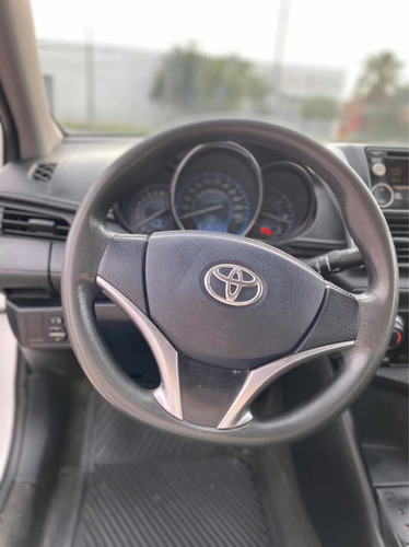 Imagen 6 de 12 de Toyota Yaris 1.5 Core At Sedan Cvt 2017