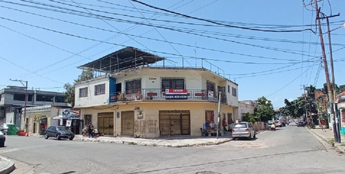 Imagen 14 de 17 de Local En Sector Periferico La Candelaria / Douglas Rivero Dr