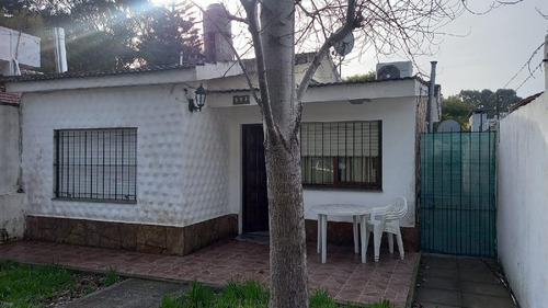 Casa En Venta - 2 Dormitorios 2 Baños - Cochera - 120mts2 - La Lucila Del Mar