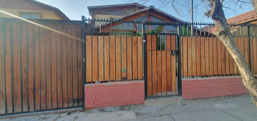 Casa  En Venta En Los Ministros, Barrio Las Rosas. Maipú