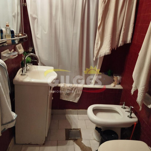 Venta De Casa 5 Amb. En Ramos Mejia Con Fdo. Con Quincho