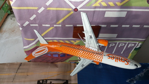 Maquete Em Resina Avião 737- 800 Smiles