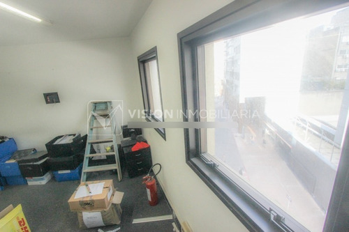 Imagen 8 de 25 de Alquiler De Oficina Doble, 5to Piso Al Frente, 60m2, Dos Entradas, Dos Baños, Sala De Reuniones De Uso Común, Plaza Independencia Esq Juncal, Entre El Centro Y La Ciudad Vieja
