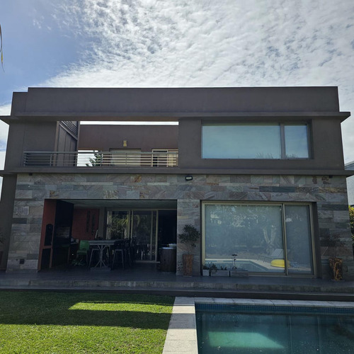Alquiler Amoblada Casa A La Laguna En Barrio Los Alisos De Nordelta
