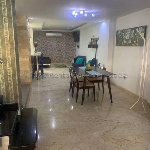 Townhouse En Venta Con Muy Buenos Acabados, Pisos De Marmol, Cocina Empotrada Ym Tope De Cuarzo, Pared Decorada En Coralina. San Diego