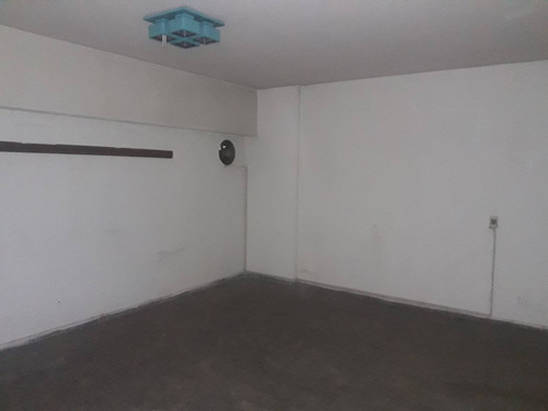 Venta Local Comercial Centro - 18 De Julio 1385 Local 002