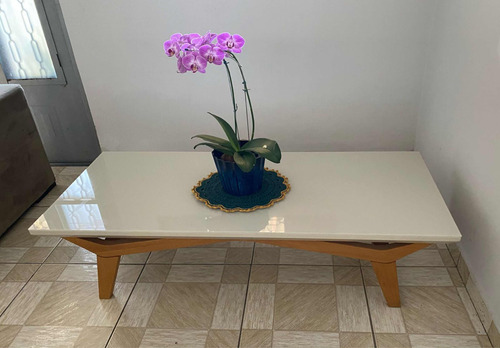 Mesa De Centro Em Laca - Elegância E Sofisticação.