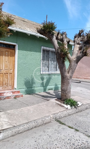 De 2 Pisos, 4 Dormitorios En Población Ccu Limache