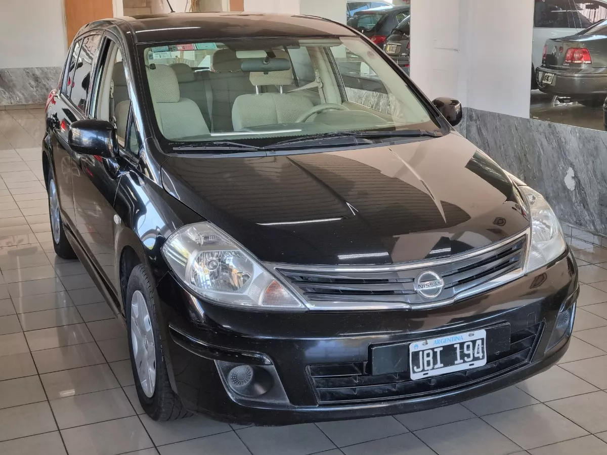 Nissan Tiida 1.8 Visia