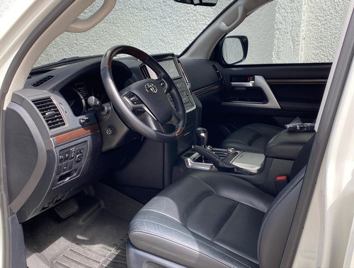 Imagen 6 de 14 de Toyota Land Cruiser 200