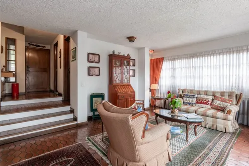 Casa En Venta En Provenza. Cod V8583