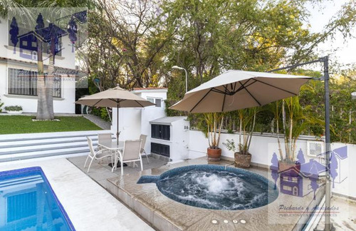 Casa En Venta En El Club De Golf Santa Fe Xochitepec Morelos.