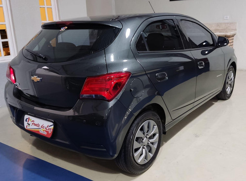 Imagem 5 de 12 de Chevrolet Onix Onix Hatch Advantage 1.4 8v Flex 5p Aut. Fle