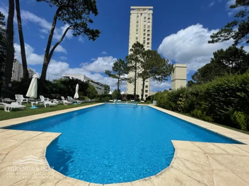 Vista Al Mar. Amplio Parque Con Jardines.terraza Con Parrillero En La Terraza