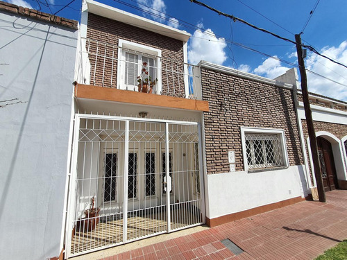 Casa Venta 2 Dormitorios - Alberdi Río - Metros Bv. Rondeau