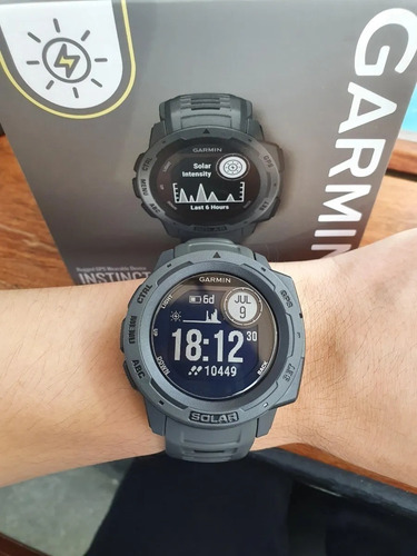 Smartwatch Garmin Solar Instinct Standard 0.9" caja 45mm de polímero reforzado con fibra graphite, malla graphite de silicona y bisel graphite de polímero reforzado con fibra