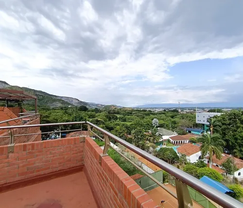 Se Alquila Hermoso Apartamento Duplex En Menga, Quinto Piso Con Ascensor