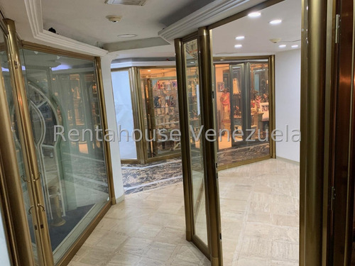 Km Comercial En Alquiler En Chuao, Distrito Metropolitano