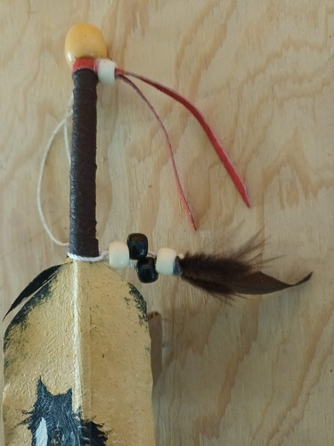 Pluma De Ganzo Y Un Caballo Pintado A Mano Con Pintura Oleo