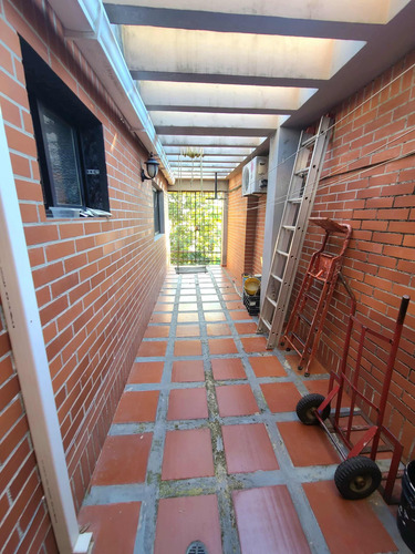 Venta Casa En La Prestigiosa Urb. Los Picachos Los Teques