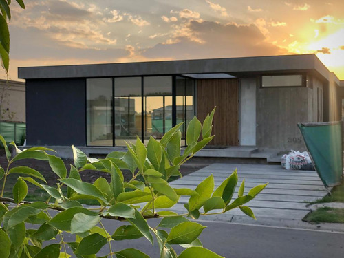 Casa En Venta Con Renta-barrio San Felipe-canning