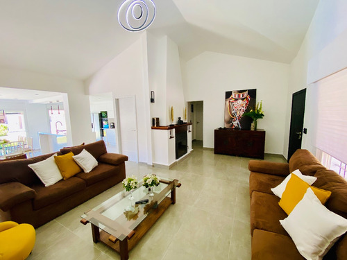 Casa Con Piscina Climatizada