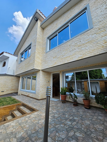 Casa En Venta Con Acabados De Lujo- Urb. Los Castores San Antonio De Los Altos