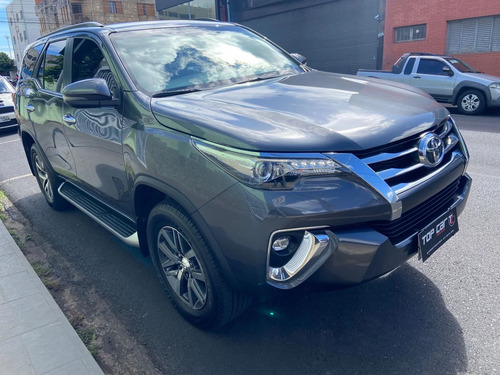 Toyota Hilux SW4 2.8 SRX 4X4 7 LUGARES 16V TURBO INTERCOOLER DIESEL 4P AUTOMÁTICO