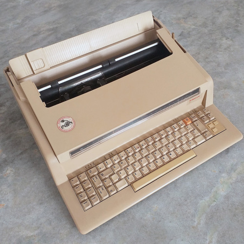 Maquina De Escrever Facit 9401 Eletronica - Raridade (Usado)