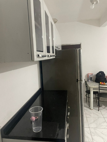 Casa Com 6 Quartos, Galpão E Banheiro.