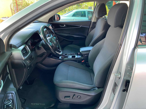 Imagen 8 de 14 de Kia Sorento 2017 2.4 Lx At