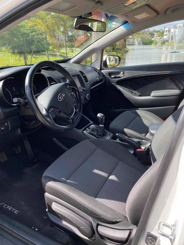 Imagen 11 de 14 de Kia Forte 2.0 Ex Mt 2018