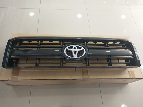 Parrilla Negra Frontal Toyota Machito 2010-2016 Original 