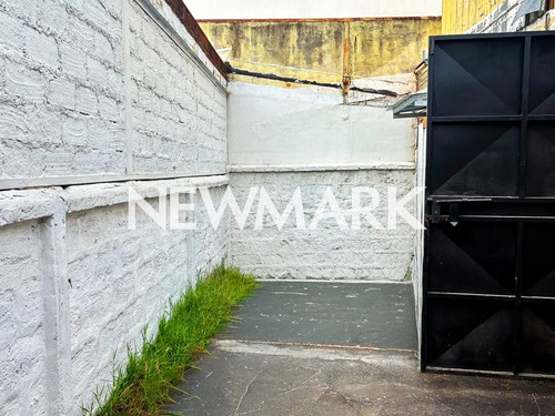 Amplia Propiedad Comercial En Arriendo