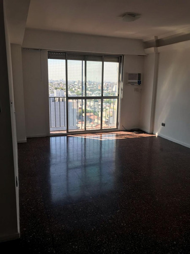 Departamento De 3 Ambientes Con Excelente Luminosidad