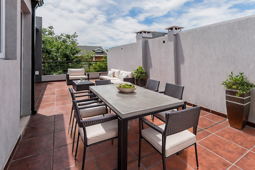 En Venta. Parque Avellaneda. Ph. 3 Amb. Patio Y Terraza Propios. Sin Expensas.