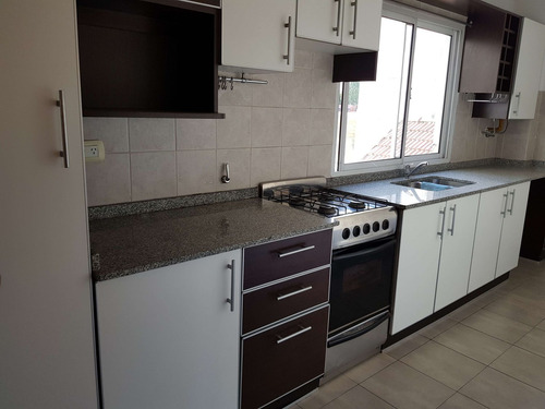 Departamento 2 Amb Al Frente Con Balcon