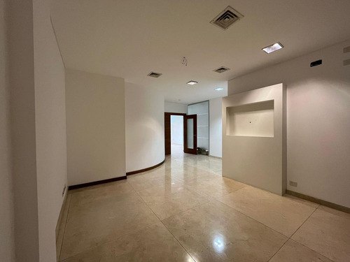 Imagen 9 de 22 de Oficina En Alquiler Y Venta En Office Iv, Con Cocheras, Y Despachos. Muy Amplia Y Luminosa.