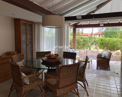 Imagem 3 de 30 de Casa No Condomínio Do Frade Ao Lado Do Canal, Praia Em Frente, Piscina Aquecida, Sala De Ginática, Vaga No Píer Para Embarcação Até 60 Pés. - 2042006663 - 33708895