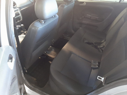 Imagem 10 de 14 de Volkswagen Voyage Trendline 1.6 Prata 2015