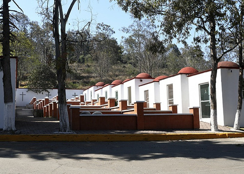 Lote A Perpetuidad Gayosso Parque Memorial Naucalpán, Estado De México. Incluye Construcción De Bóveda Con 4 Gavetas, 4 Servicios De Inhumación.