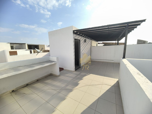 Casa En Venta En Zibata Con 3 Recámaras Y Baño Privado Cada Una
