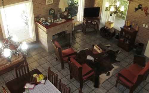 Casaquinta Chalet Tradicional En Dos Plantas En Venta