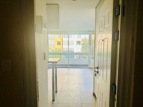 Estudio Con Terraza Vista 3 Cuadras Del Metro En Providencia