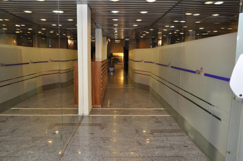 Importante Edificio Para Entrar Sobre Peatonal Sarandi