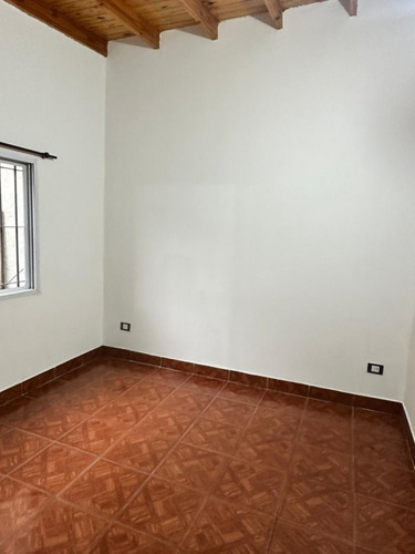 Alquiler Ph 2 Ambientes Al Fondo - Bernal Oeste