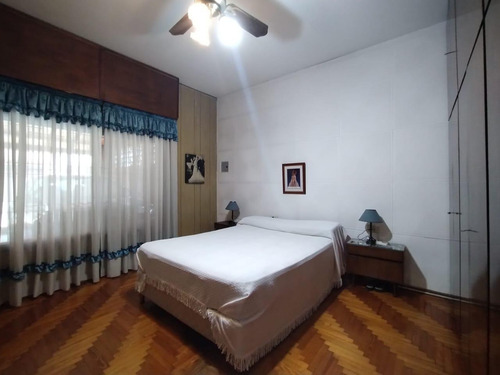 Espectacular Casa De 4 Ambientes Con Amplio Fondo Parque