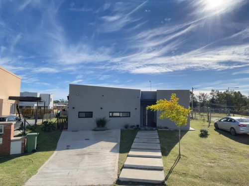 Casa En Venta En El Barrio Santa Ana | Villa Nueva | Tigre