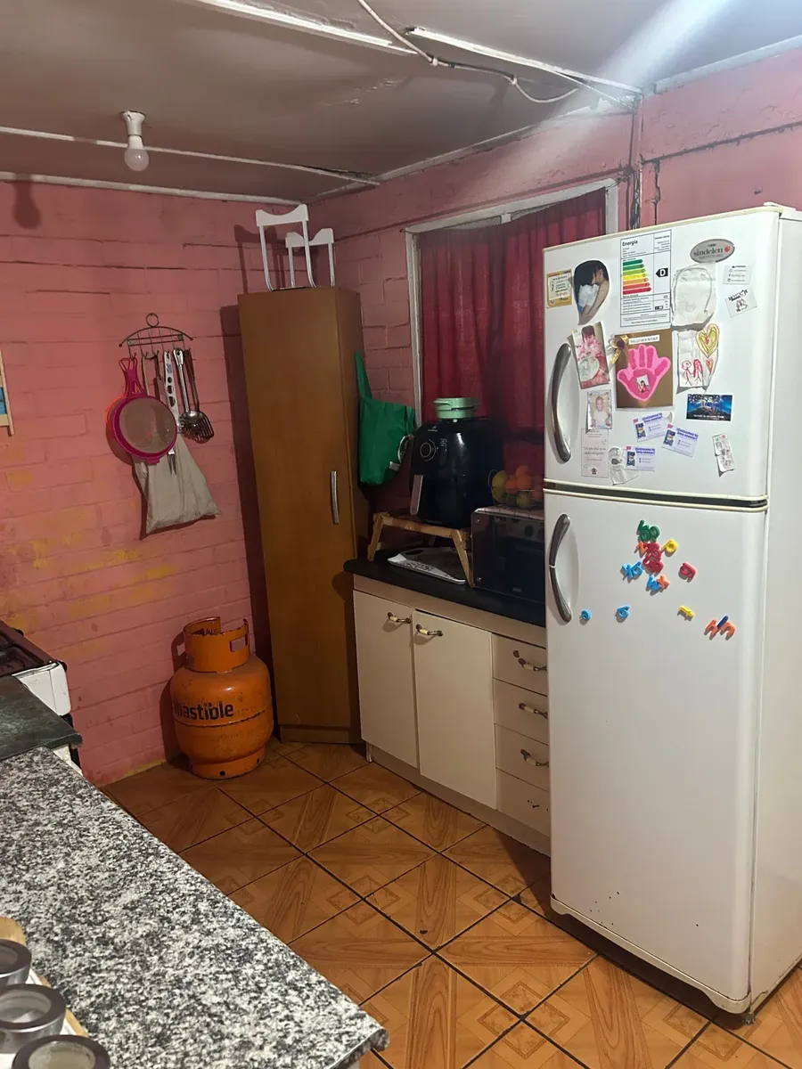 Imagen 5 de 8 de Casa Dos Pisos 4d, 2b En Avenida Principal
