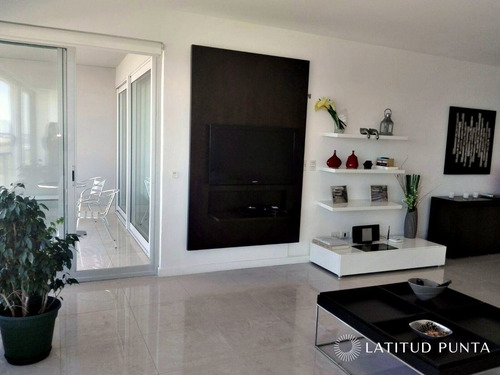 Imagen 7 de 20 de Oportunidad En Le Parc, Piso Alto, 2 Suites Más Dependencia